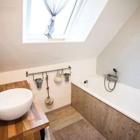 Semesterbostad La Maison Bleue *